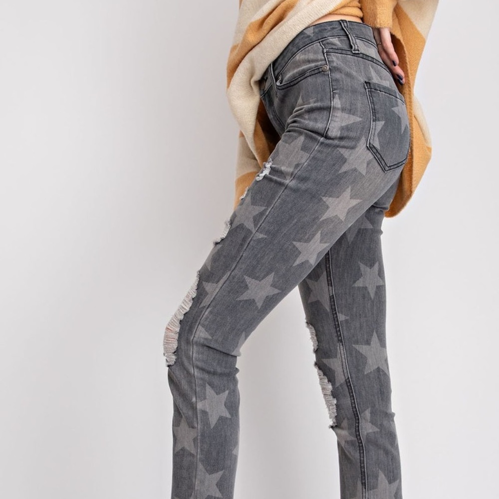 ☀️LAST3️⃣//DENIM DISTRESSED STAR PRINTED JEANS - Picture 6 of 8